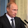 Путин предложил "крайне аккуратно" ответить на санкции Запада