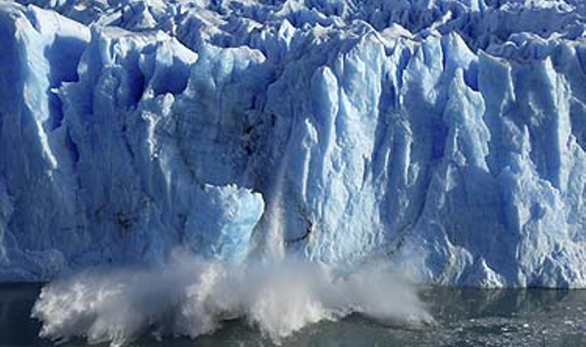 Argentinoje skilinėja Perito Moreno ledynas