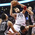 „Raptors“ minimaliu skirtumu nusileido „Spurs“, J. Valančiūnas pasižymėjo atkovotais kamuoliais ir klaidomis