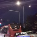 Vilniuje girtas vairuotojas rėžėsi į autobusą