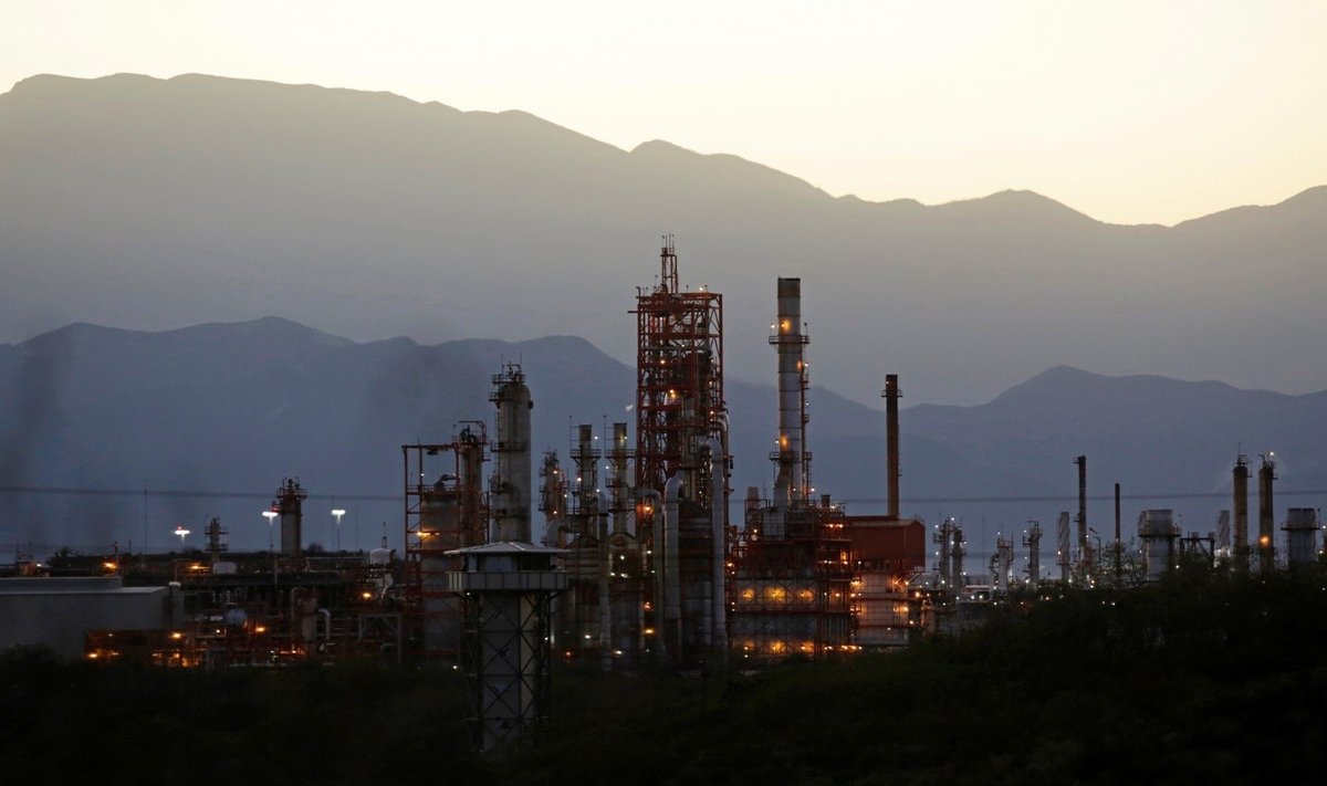 „Pemex“ naftos perdirbimo gamykla Meksikoje