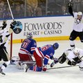 NHL tarsi dailiajame čiuožime – ruso J. Malkino sukinys 360 laipsnių ir įvartis