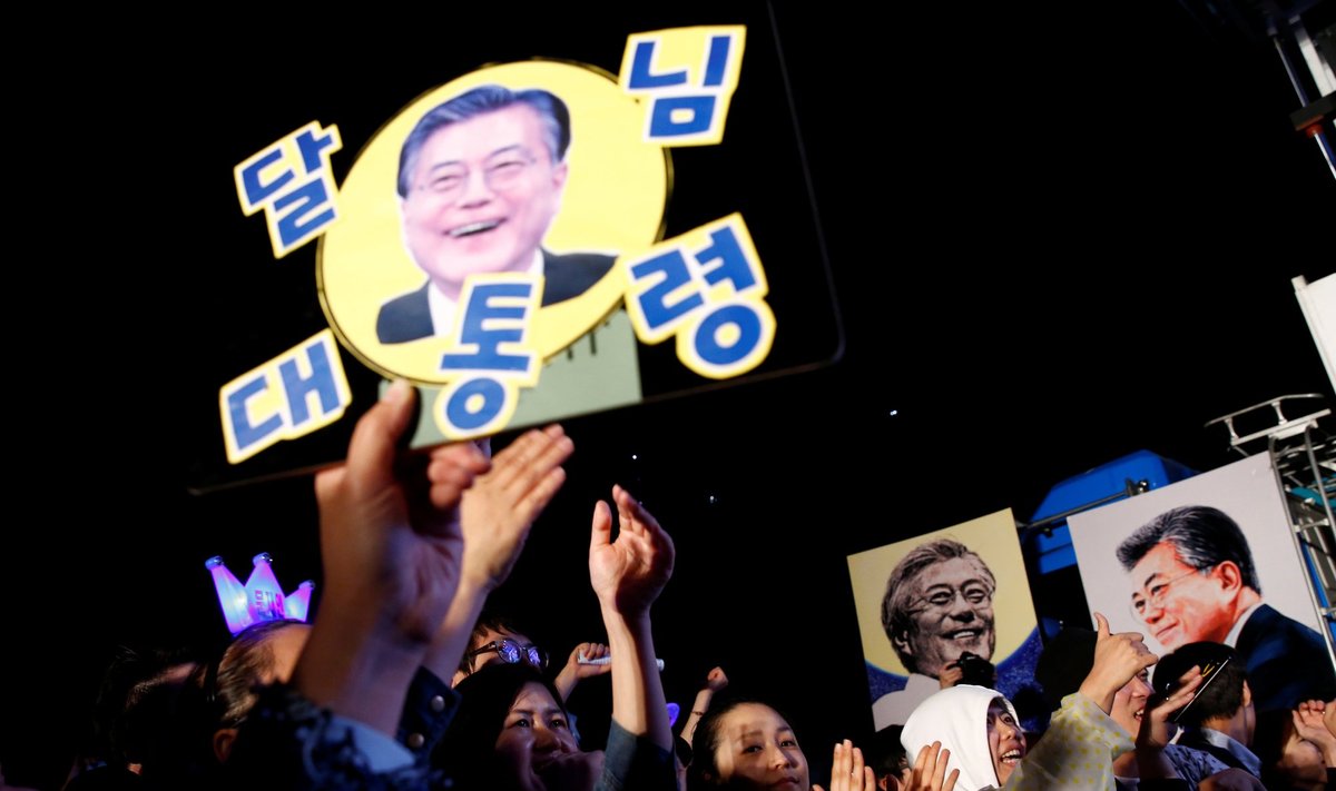 At the Moon Jae-in supporters demo
