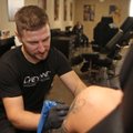 Pasaulyje garsus tatuiruočių meistras grįžta į tėvynę: atidarė saloną Kaune