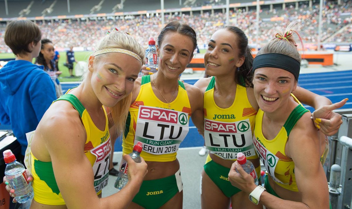 Lietuvos moterų bėgimo estafetės komanda (Erika Krūminaitė – antra iš dešinės)