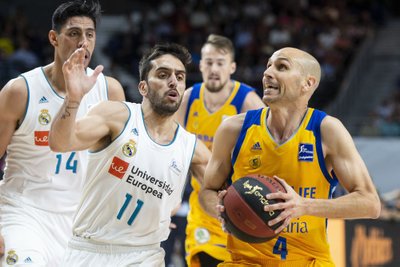 Facundo Campazzo, Albertas Oliveris (dešinėje)