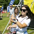 „Sveika, Neringa!“ festivalyje Inga Žuolytė su šeima tėvelius kvietė išmėginti jėgas netradiciniame bėgime