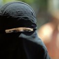 Danija uždraudė viešose vietose dėvėti burkas ir nikabus