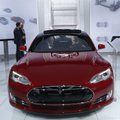 Nepatenkinti „Tesla“ savininkai kreipėsi į įmonę: mūsų automobiliai turi mažiau galios