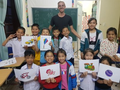 Edvardas Glušokas Vietname: „Pamokos su vaikais visada būdavo pilnos juoko ir gerų emocijų.“