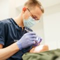 Siūlo atkurti prarastus dantis vos per dieną–dvi: daktaras paaiškino, kodėl tai tinka ne visiems