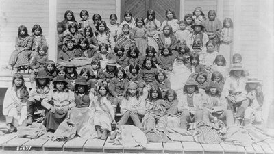 Vietinių Kanados gyventojų vaikai mokykloje. U.S. Library of Congress nuotr.