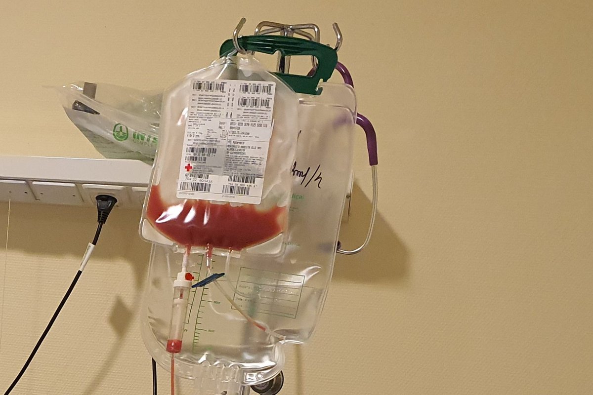 Blodsentre over hele landet rapporterer at det er kritisk mangel på blodforsyninger denne sommeren