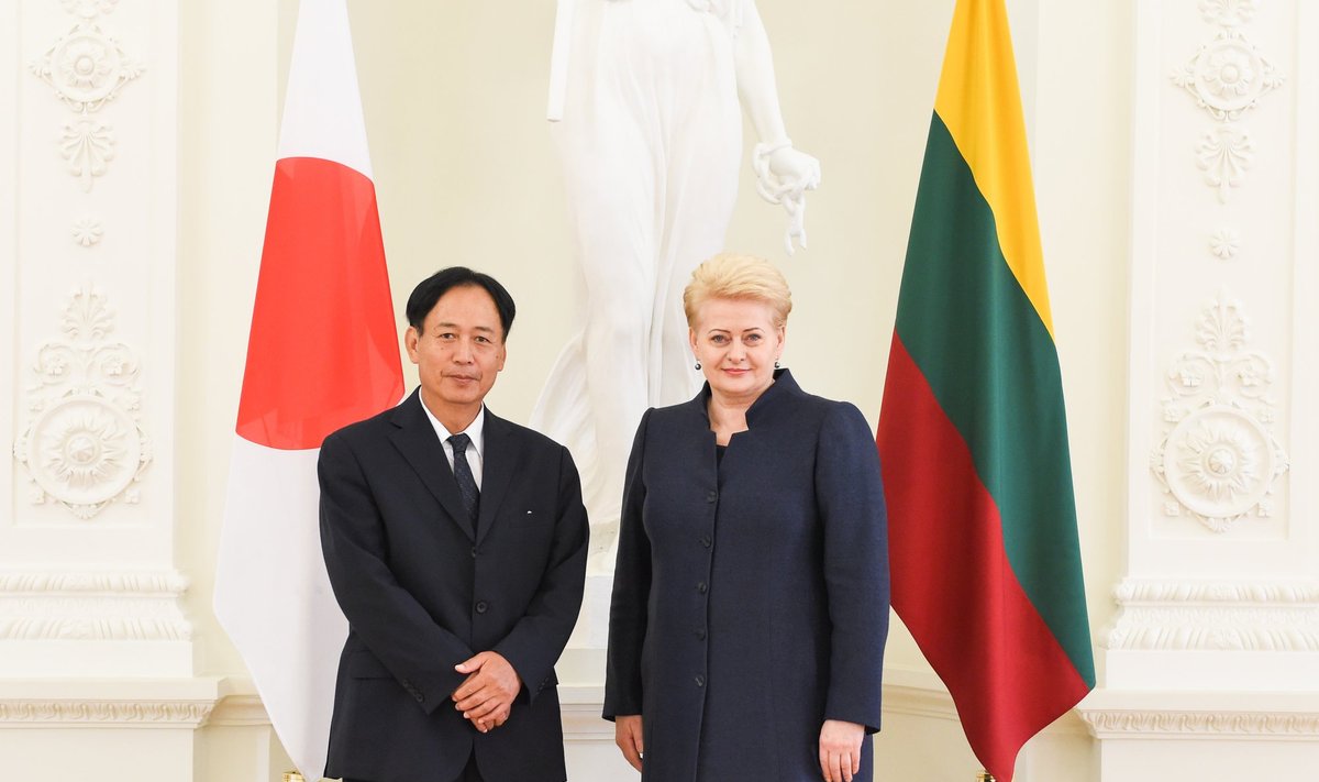 Japanese Ambassador Toyoei Shigeeda and President Dalia Grybauskaitė