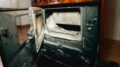 Viena iš pagrindinių gaisrų būstuose priežasčių yra netvarkinga šildymo sistema