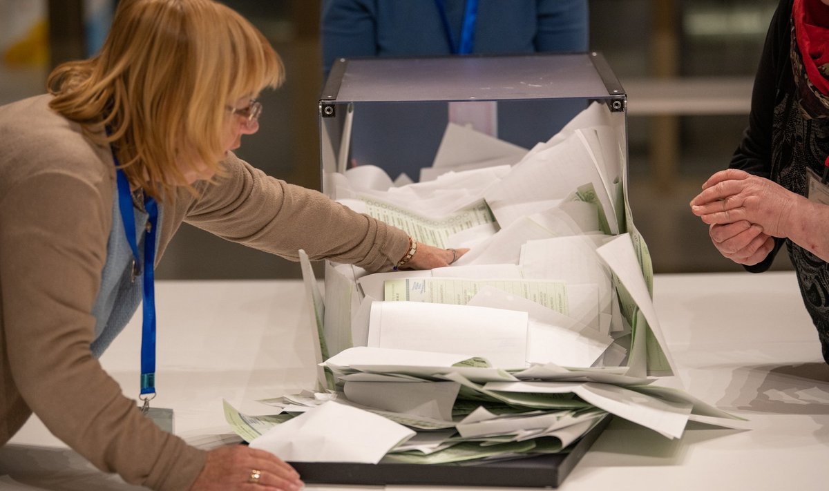 Savivaldybių tarybų ir merų rinkimų balsų skaičiavimas. 