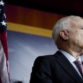 Iš J. McCaino – griežti pasisakymai dėl Ukrainos