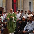 Prancūzijos musulmonai dalyvavo katalikiškose mišiose reikšdami solidarumą