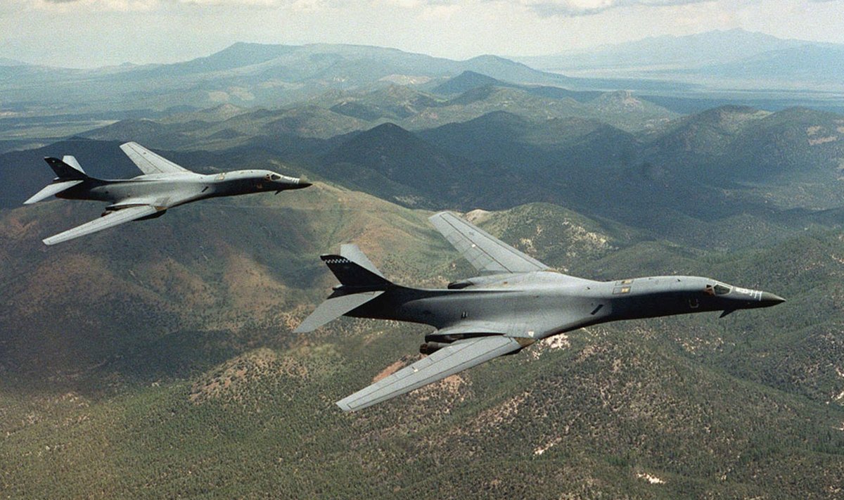 JAV bombonešiai B-1B Lancers