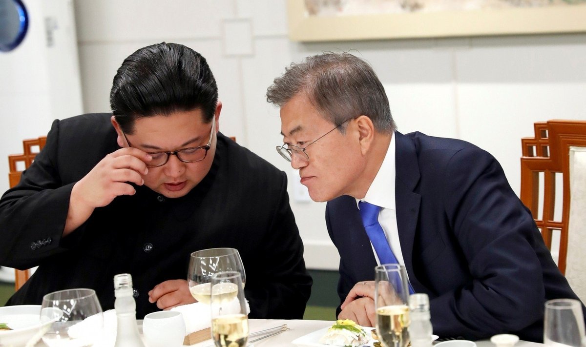 Kim Jong Unas, Moon Jae-inas