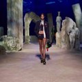 Donatella Versace įkvėpimo naujai kolekcijai ieškojo po vandeniu