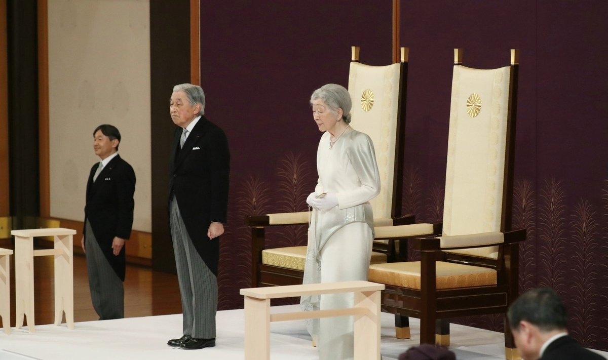 Japanijos imperatorius Akihito pradėjo pagrindinę abdikacijos ceremoniją
