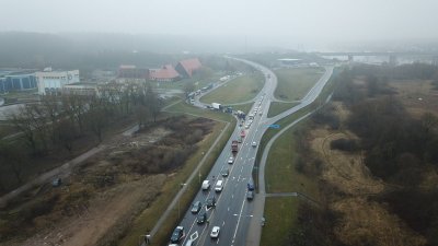 Kaune policija tikrina vykstančius į miestą