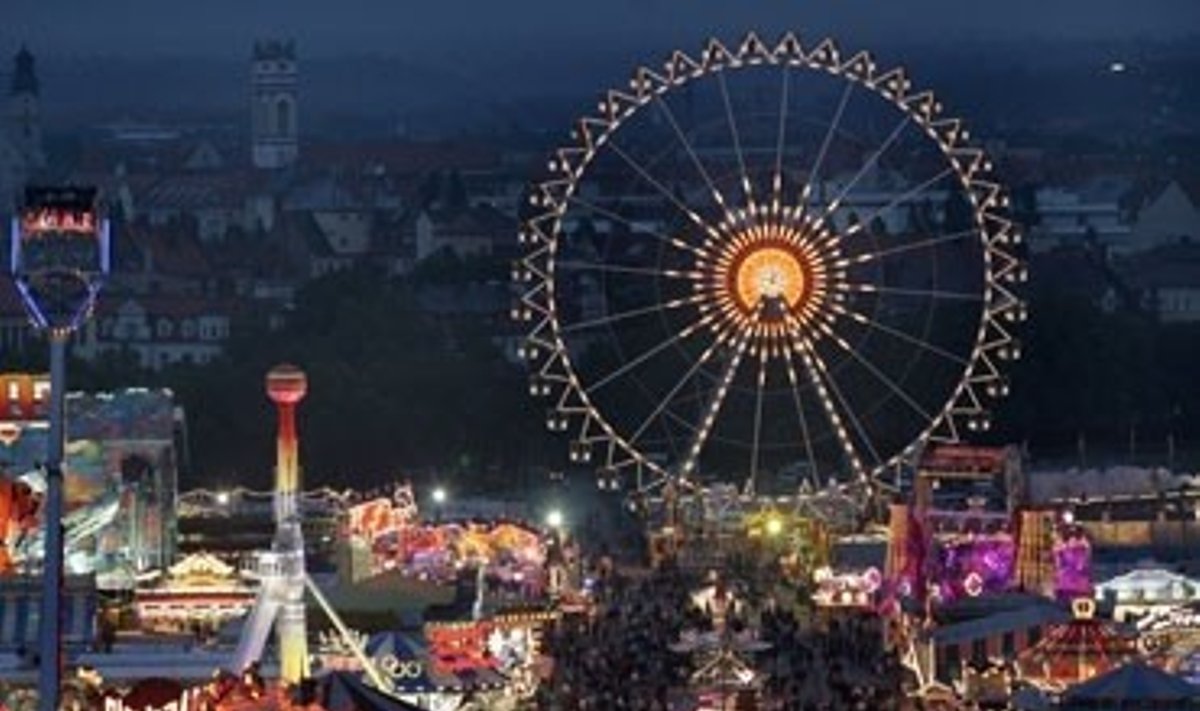 173-osios tradicinės "Oktoberfest" šventės Miunchene akimirka. Rugsėjo 19-ą dieną Vokietijos Bavarijos žemės sostinėje prasidėjo kasmetinė viena didžiausių pasaulyje tautinių švenčių.