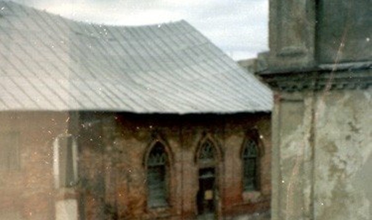 Joniškio Raudonoji sinagoga prieš sugriuvimą