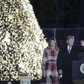 Trumpas su žmona įžiebė pagrindinę JAV Kalėdų eglę