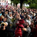 Protestai – ne tik Lietuvoje: Latvijos prezidentūros aikštę užplūdę mitinguotojai buvo kitokie