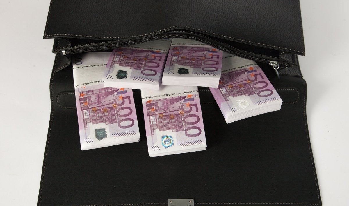 250 tūkst. eurų 500 eurų kupiūromis