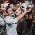 10 dalykų, ko nedaryti darbo vakarėlyje, kad vėliau netektų gailėtis