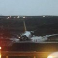 Nelaimė Stambule: nuo tako nuslydęs lėktuvas sulūžo į tris dalis