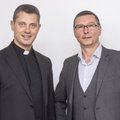 Psichologas A. Kaluginas ir kunigas R. Doveika ves laidą Žinių radijuje