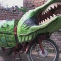 Indijoje pagamintas motociklas - krokodilas ant ratų