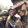 Išskirtinis merginos pasirinkimas – savaitgaliais į kariuomenę