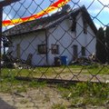 Po šūvių sudegintas namas Karmėlavoje lyg vaiduoklis neduoda vietos žmonėms ramybės