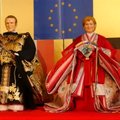 Tokijuje pristatytos tradicinės Merkel ir Macrono lėlės