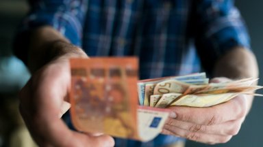Per metus lietuviai prasiskolino dar 57 mln. eurų – skolų suma viršija 423 mln. eurų