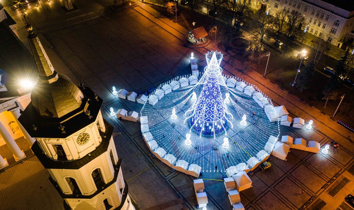 Vilniaus kalėdinė eglė iš paukščio skrydžio