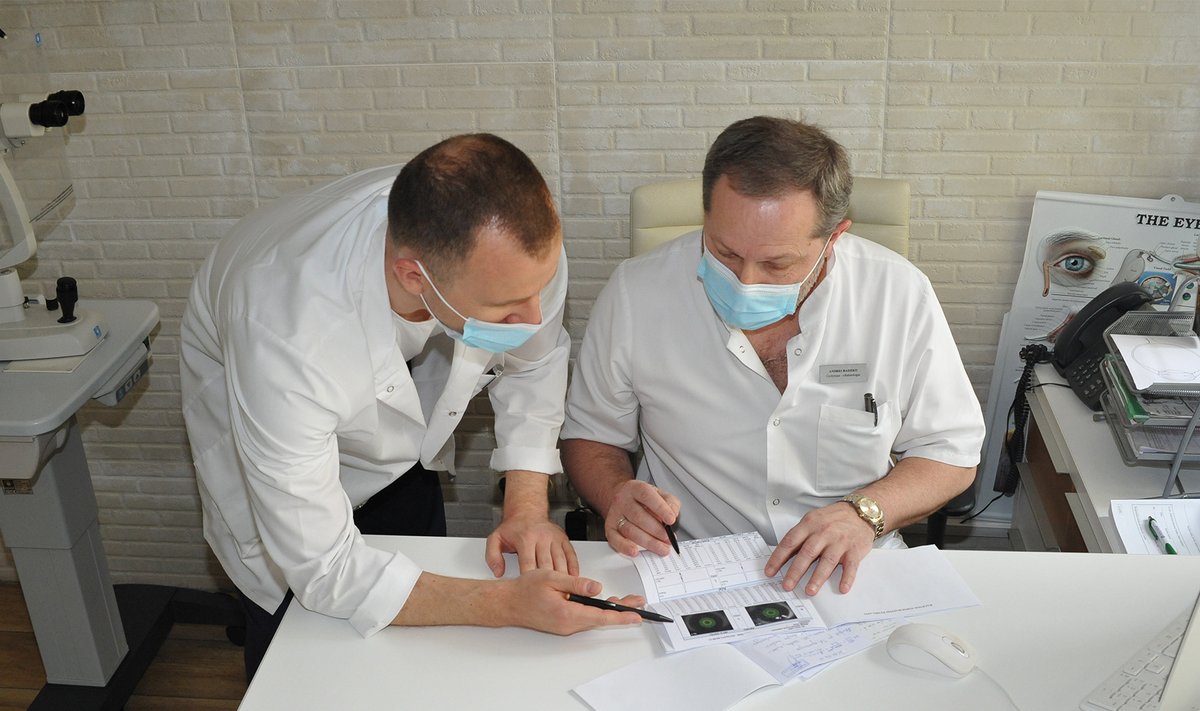  Gydytojai   oftalmologai P. Stirbys ir A. Radzko