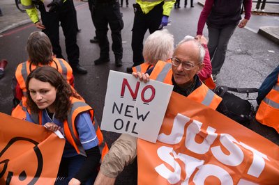 Londone spalio 13 d. „Just Stop Oil“ organizuotas protestas prieš iškastinį kurą