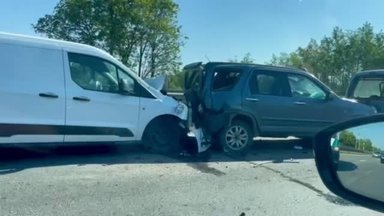 Masinė avarija A1 kelyje – Vilniaus pakraštyje susidūrė 4 automobiliai
