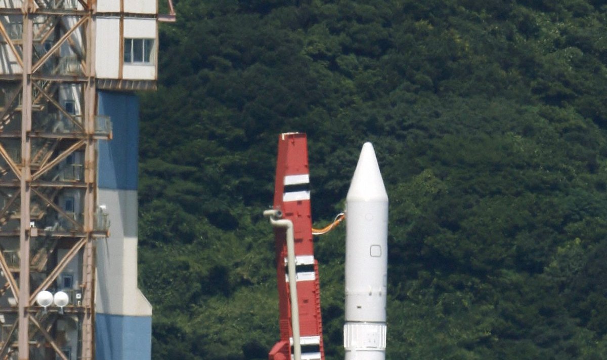 Japonijos raketa "Epsilon" pakilimo aikštelėje