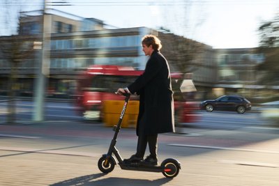 Elektrinių paspirtukų nuomos bendrovės pradėjo sezoną anksčiau