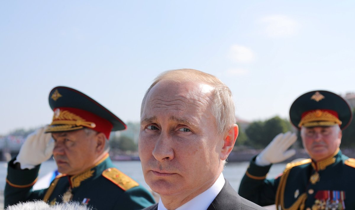 V. Putinas laivyno parado metu