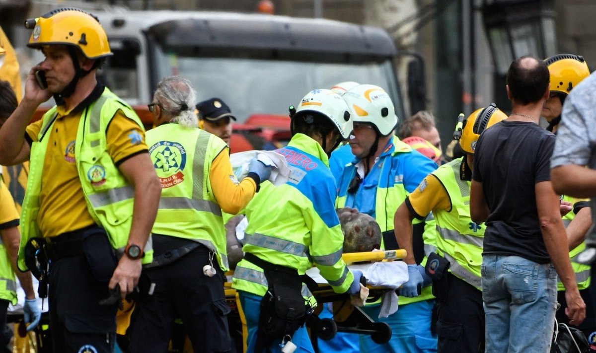 Renovuojamame Madrido viešbutyje sugriuvus pastoliams žuvo vienas žmogus, dar 11 sužeisti