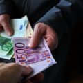 Stipriai apsvaigęs vairuotojas bandė „susitarti“ – policininkui davė 500 eurų kyšį ir atsidūrė areštinėje