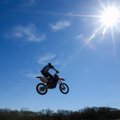 Vievyje gaudė ištvermės motociklų varikliai, tarp dalyvių – Dakarą įveikęs latvis